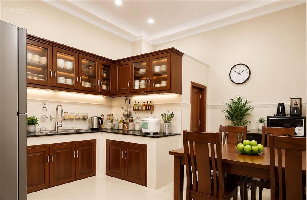 Giảm hơn 2 tỷ  lê thúc hoạch  nhà đúc 3 tầng 96m ngang 5m  hxh tránh  chỉ 9.x tỷ tl