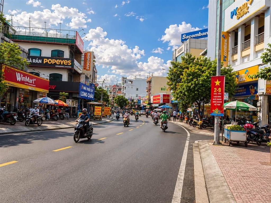 Bán nhà mặt tiền gò dầu ngay ngã tư tân sơn nhì 111 ngang 8m nở hậu sẵn dòng tiền chỉ 20 tỷ
