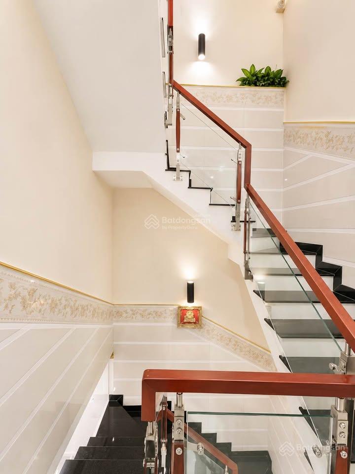 Ngộp  mặt tiền ngay khu ẩm thực tân phú  3 tầng 90m2 nở hậu 7.4m chỉ 9, x tỷ