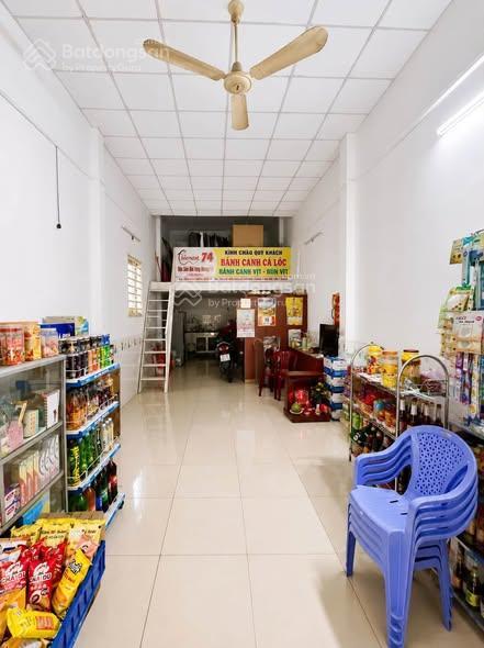 Bán nhà mặt tiền tân sơn nhì  84m2 sẵn dòng tiền  chỉ 10,x tỷ
