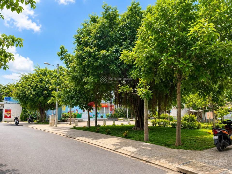 Lô góc gò dầu view công viên đường 8m thông 4 tầng 74m ngang 4.5 chỉ 11 tỷ