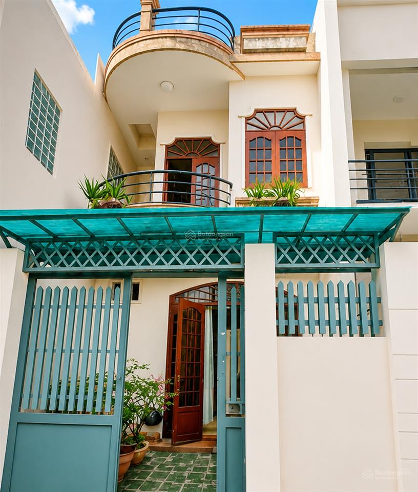 Khu vip tân sơn nhì  nhà 85m ngang 4.6m nở hậu 6m  gần ga t3  chỉ 7.x tỷ