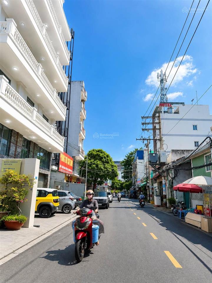 Mặt tiền đối diện aeon mall dòng tiền 30 triệu nhà mới 5 tầng 70m chỉ nhỉnh 9