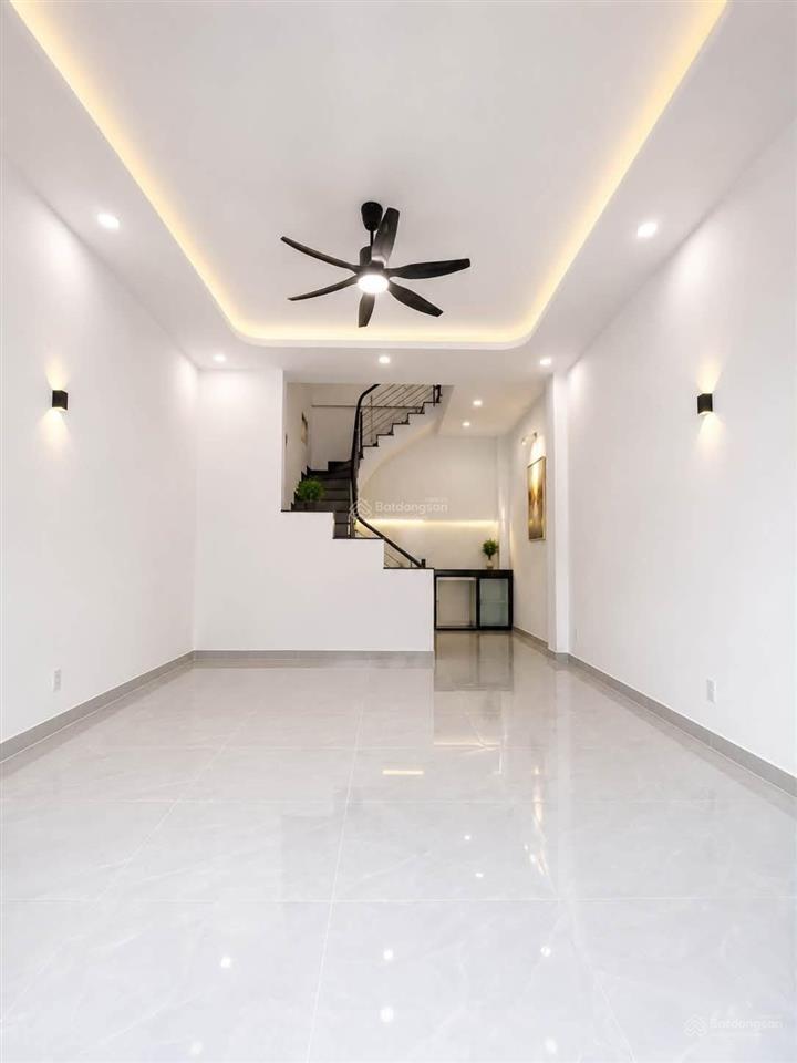 Đối diện đhct hxh thông sát mặt tiền nhà mới 4 tầng ngang 4.7m nở hậu giá nhỉnh 8 tỷ