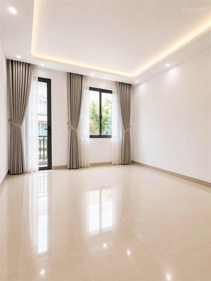 Đối diện đhct hxh thông sát mặt tiền nhà mới 4 tầng ngang 4.7m nở hậu giá nhỉnh 8 tỷ