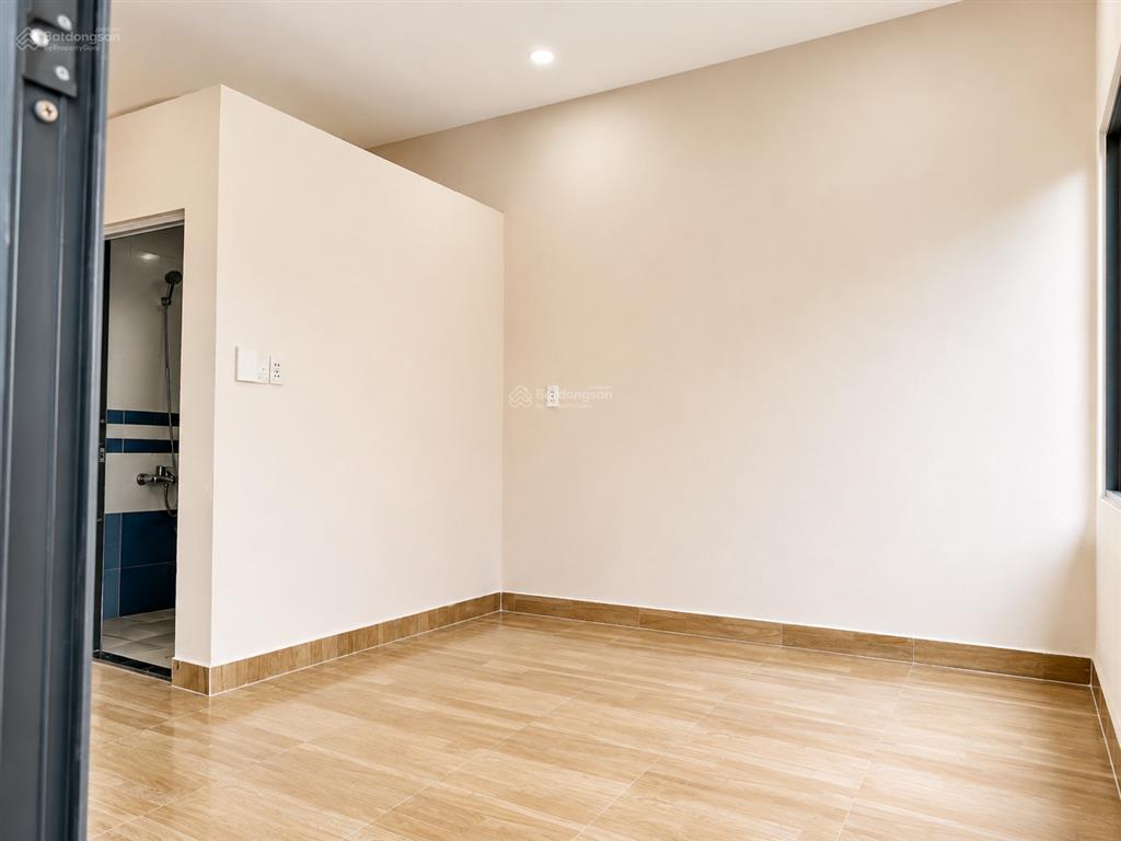 Cho thuê phòng 20m2  mặt tiền tân kỳ tân quý  gần aeon  4tr/tháng