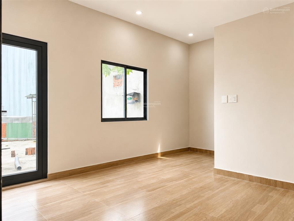 Cho thuê phòng 20m2  mặt tiền tân kỳ tân quý  gần aeon  4tr/tháng