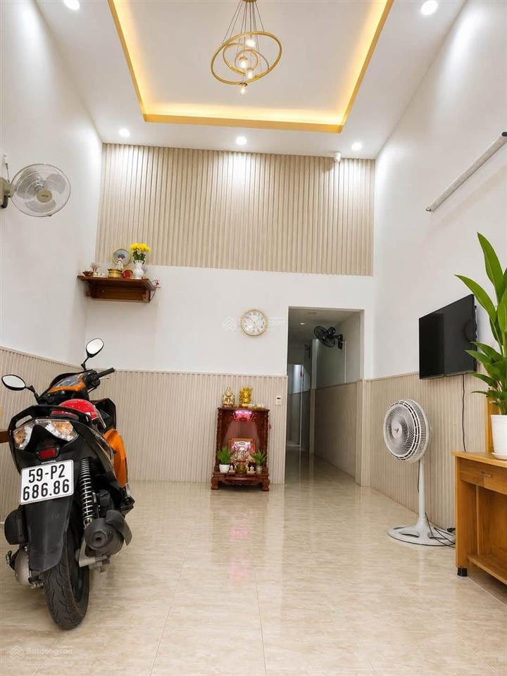 Giảm sâu  chỉ 5 tỷ có nhà 2 tầng 70m  hẻm ô tô đỗ cửa gần đhct