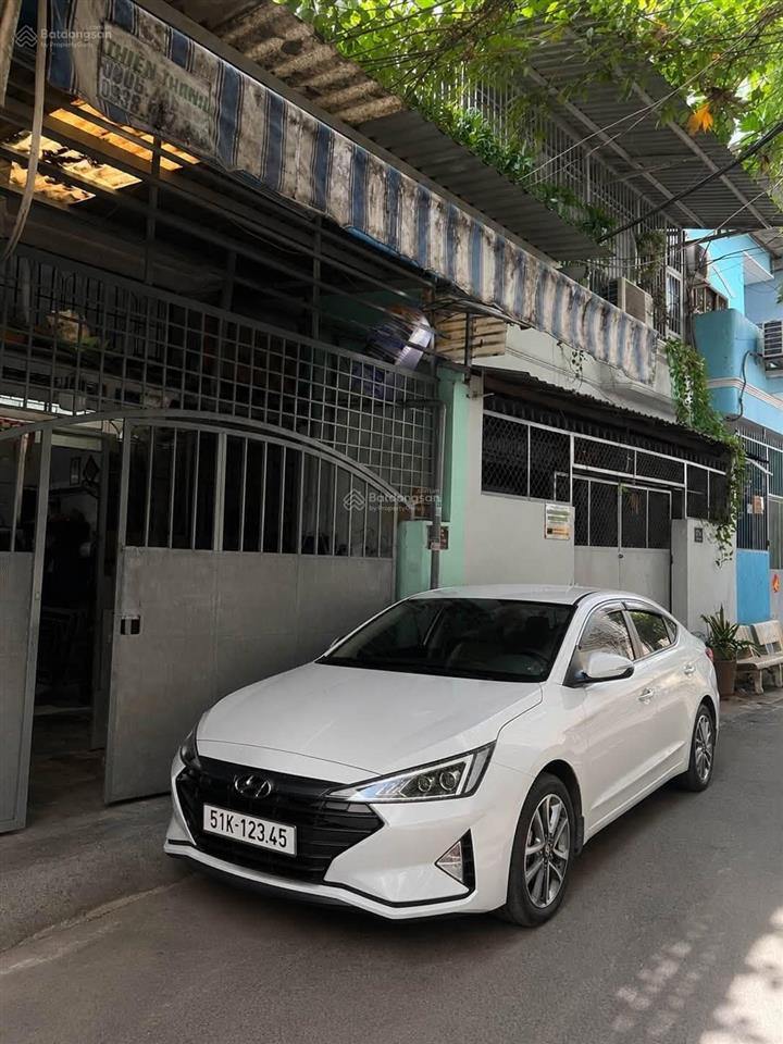 Bán nhà ngay ngã tư âu cơ lạc long quân, hẻm xe hơi tránh, 74m2, 3 tầng