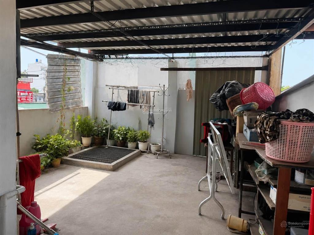 Bán nhà ngay ngã tư âu cơ lạc long quân, hẻm xe hơi tránh, 74m2, 3 tầng