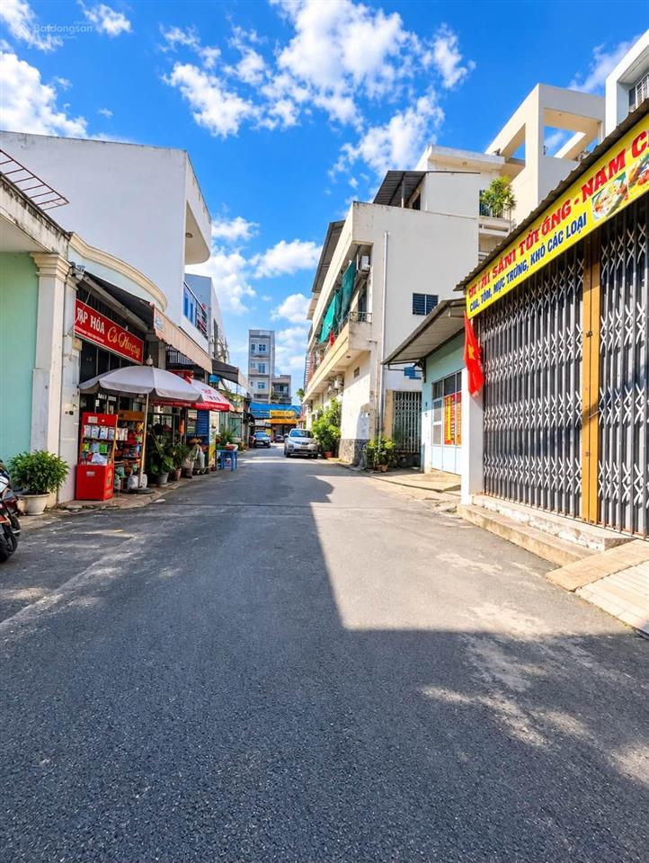 Tầm nhìn 8, nhà mặt tiền 80m, 2 tầng ngay aeon tân phú