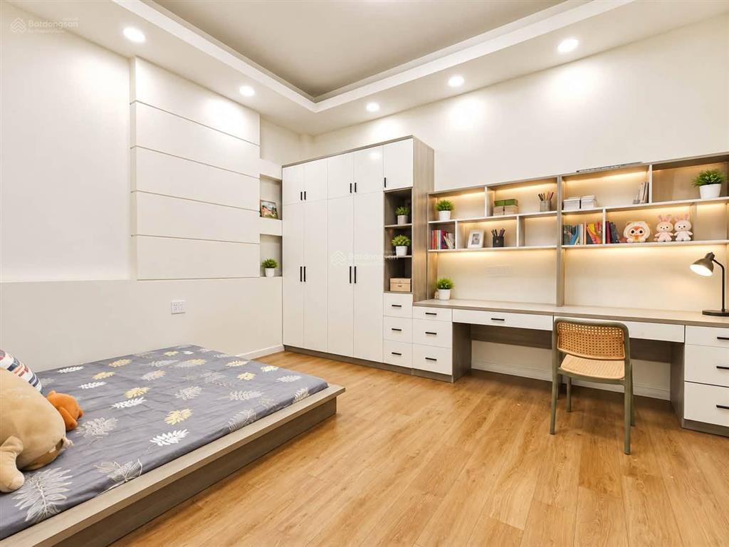 Chỉ 8.3 tỷ nhà mới 3 tầng 100m ngang 5 hxh giáp aeon tân phú