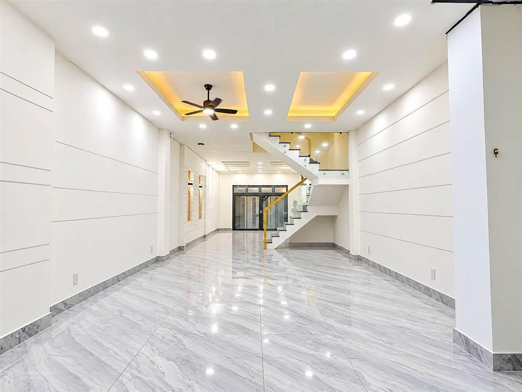 Chỉ 8.3 tỷ nhà mới 3 tầng 100m ngang 5 hxh giáp aeon tân phú