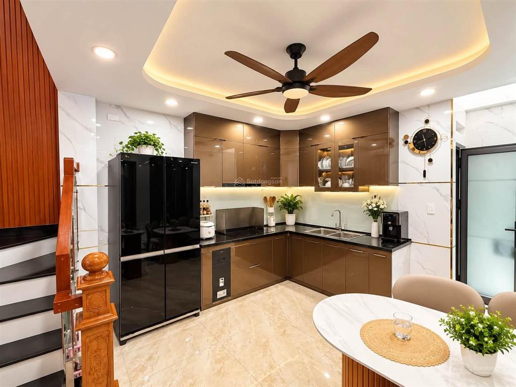 Gấp bán chỉ 7.x tỷ thương lượng  nhà mới 5 tầng dts 200m hẻm xe hơi thông gần aeon mall
