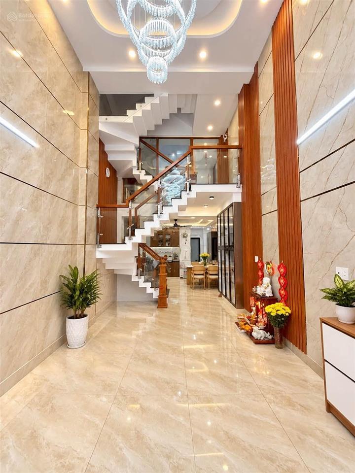 Gấp bán chỉ 7.x tỷ thương lượng  nhà mới 5 tầng dts 200m hẻm xe hơi thông gần aeon mall