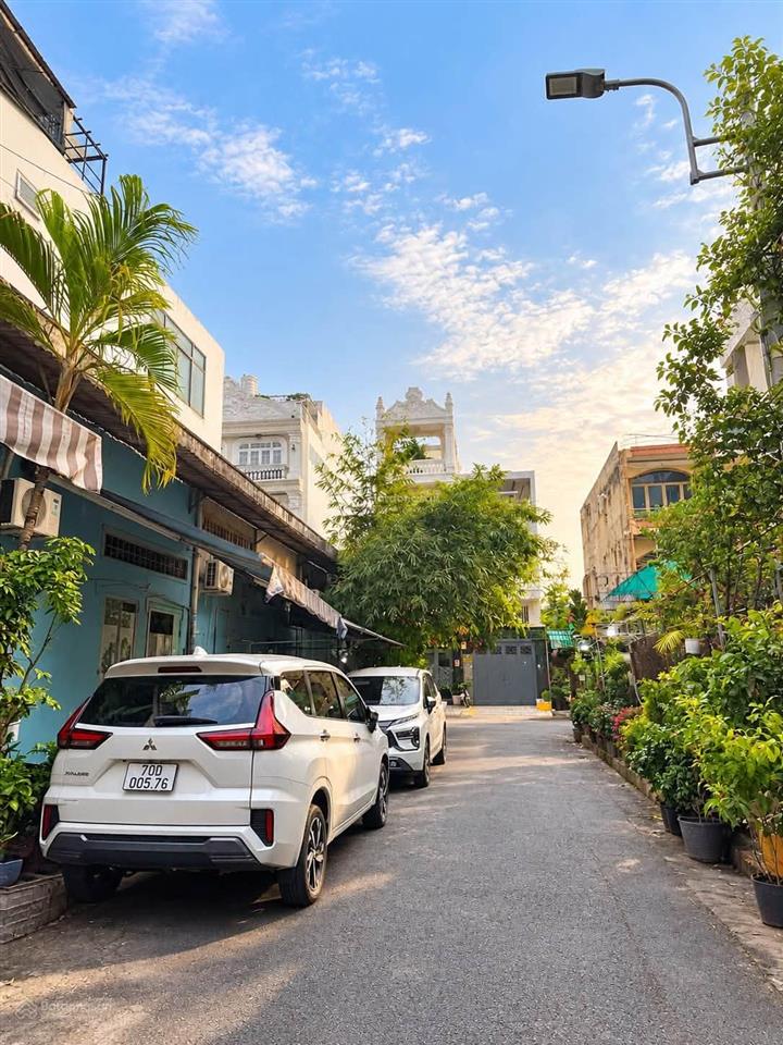 Ngay aeon tân phú nhà 2 mặt hẻm xe hơi 2 tầng 68m nhỉnh 8 tỷ thương lượng