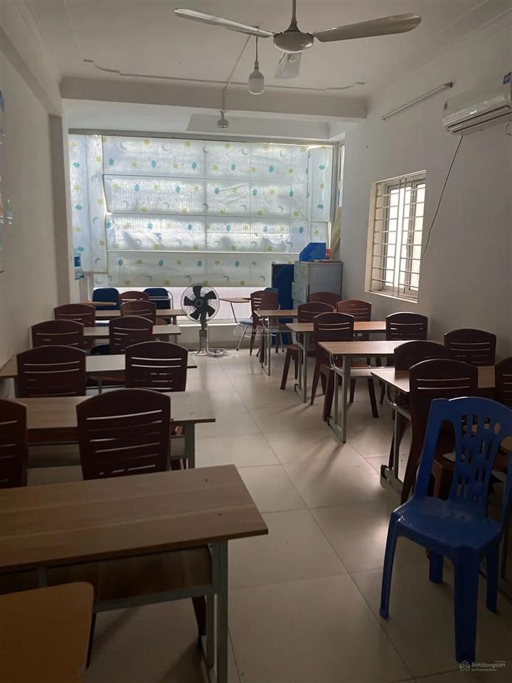 Mặt phố thanh nhàn view công viên vỉa hè rộng