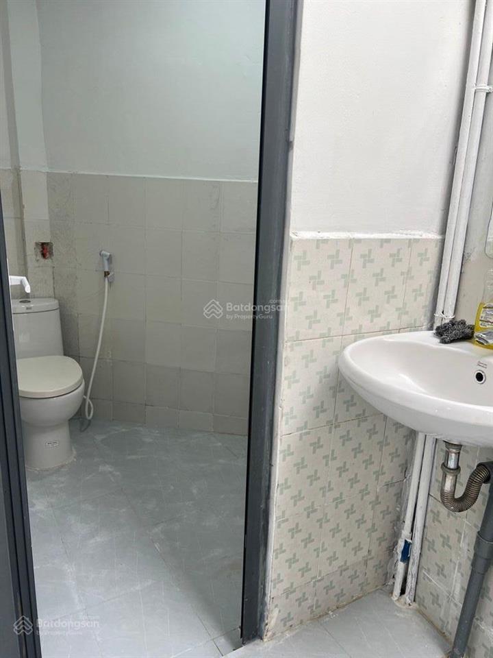 Bán nhà mới đẹp có gác 63,5m2 hẻm 1225 huỳnh tấn phát hẻm to