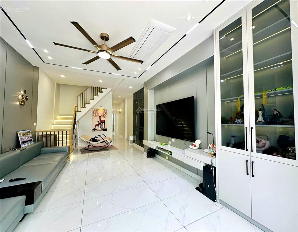 Nhà mới ở ngay2 tầng 98m2 nội thất cao cấp nhỉnh 6 tỷ quận 9