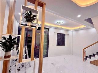 Nhà xây cho con học đại học nay cần bán lại, 2 tầng 40m tới vincom lê văn việt