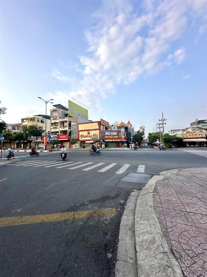 Ngộp bán đất tặng nhà mặt tiền đường số lã xuân oai 80m2 nhỉnh 6 tỷ