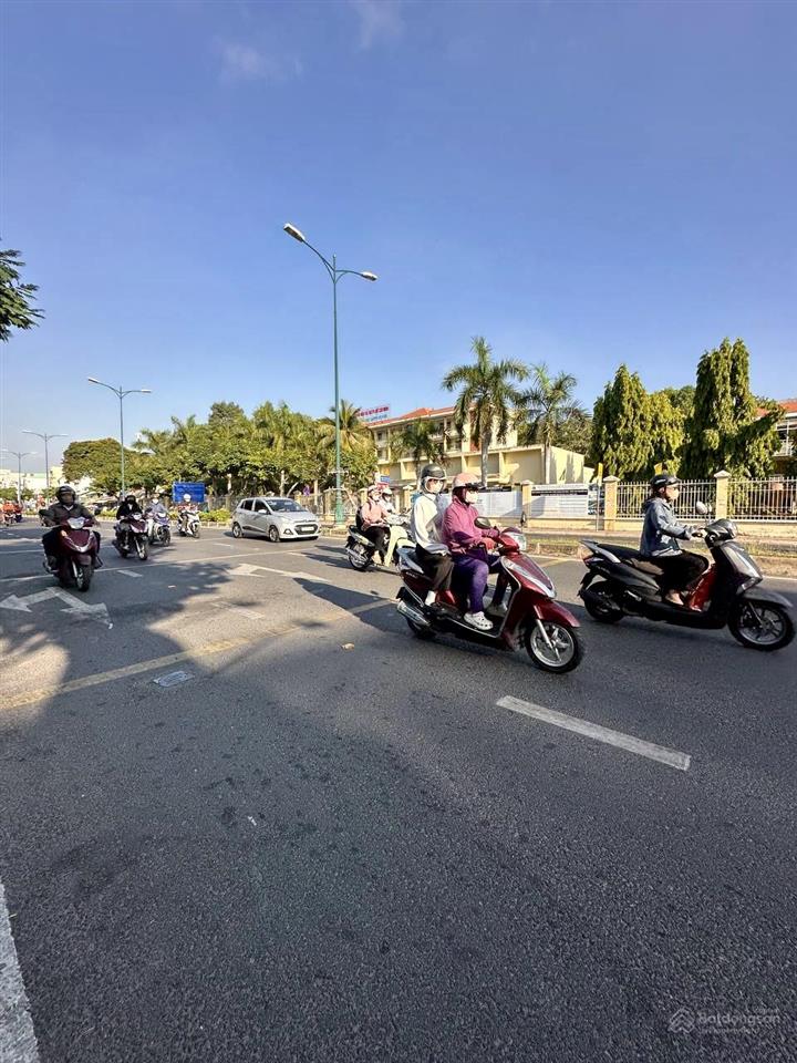 Nhà ngon khu đại học kiểm sát, 68m2, đường 6m có vỉa hè nhỉnh 6 tỷ