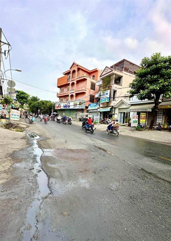Bán dãy trọ 6 phòng mặt tiền 6,7m ôtô tránh lã xuân oai 5.6 tỷ