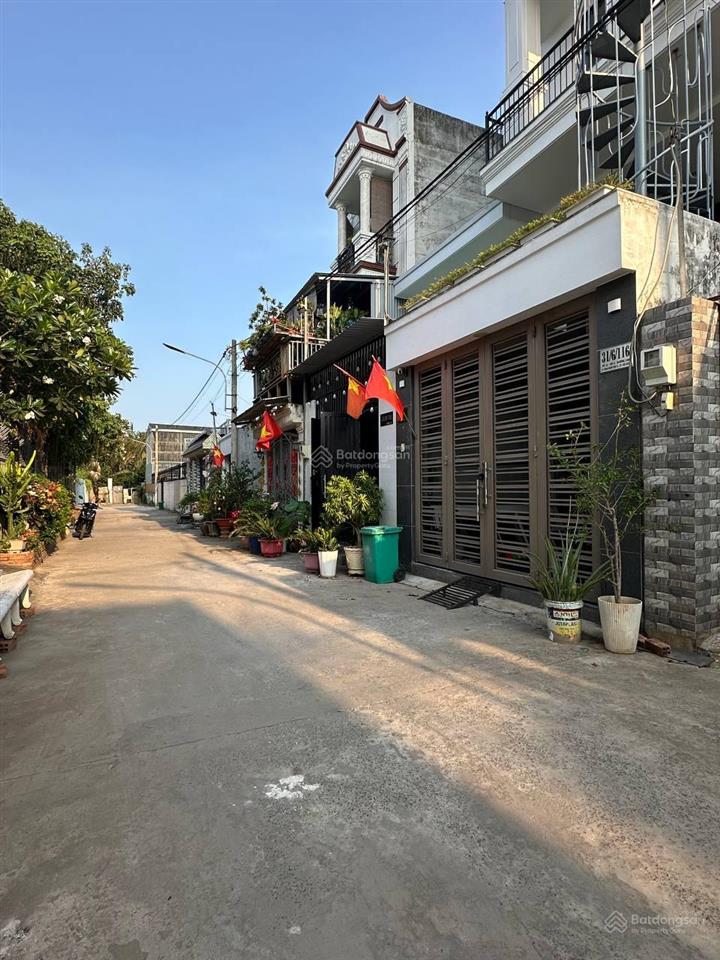 Bán nhà chủ tự xây 81m23 tầng ôtô trước cổng 6,5 tỷ