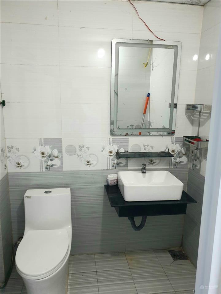 Nhà shr, hẻm & sân xe hơi + sân xe máy, 2pn, khách, bếp, dt 43 m2, p. đông hòa, dĩ an cũ chỉ 1.5 tỷ