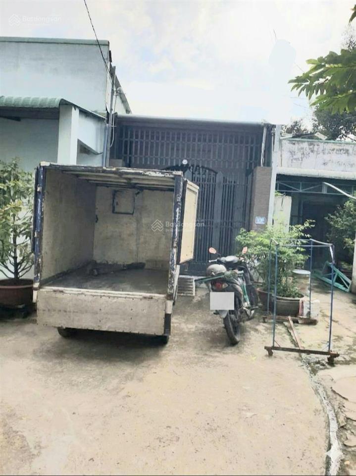 Nhà shr, hẻm & sân xe hơi + sân xe máy, 2pn, khách, bếp, dt 43 m2, p. đông hòa, dĩ an cũ chỉ 1.5 tỷ