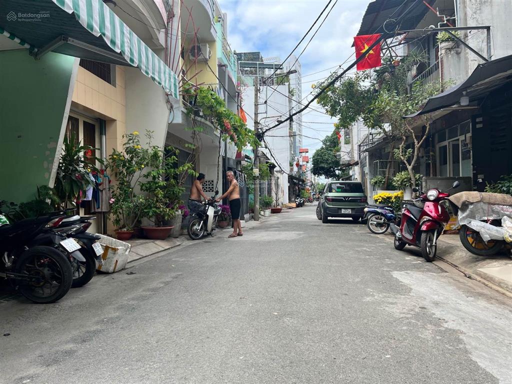 [quận 11] hoà bình ngay gần đầm sen giáp tân bình, quận 10 32m2 vuông đẹp chỉ 4 tỷ