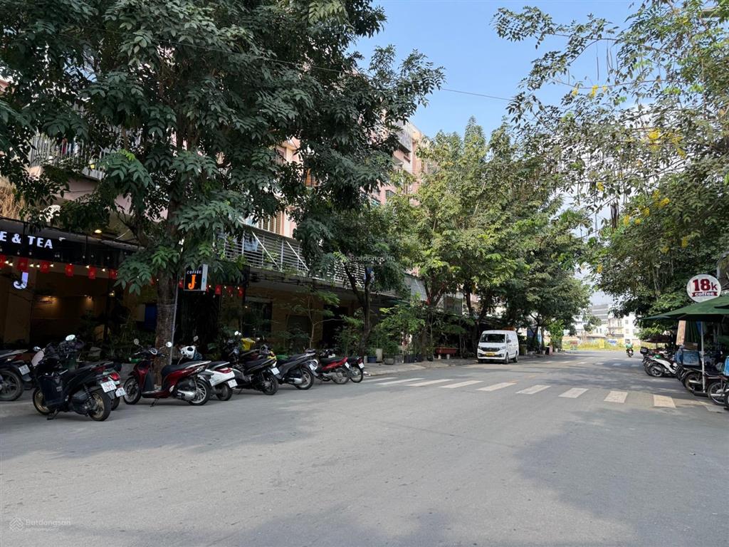 Mặt tiền kinh doanh vip  lô góc cn6  sát aeon tân phú
