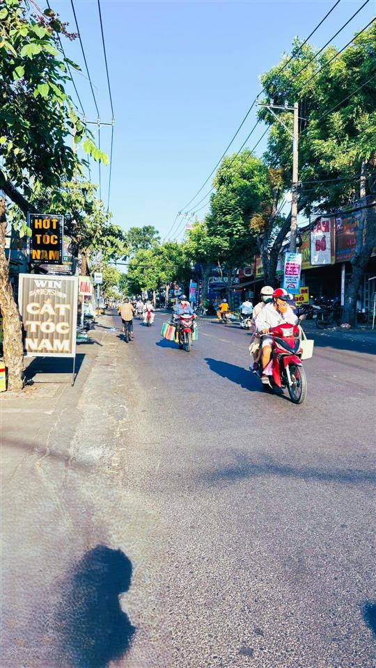 Giảm còn 3.tỷ7|ngang 5,5m dài 9m| xe hơi cạnh nhà|tỉnh lộ 10giáp tên lửaq6sổ hồng chuẩn chỉnh