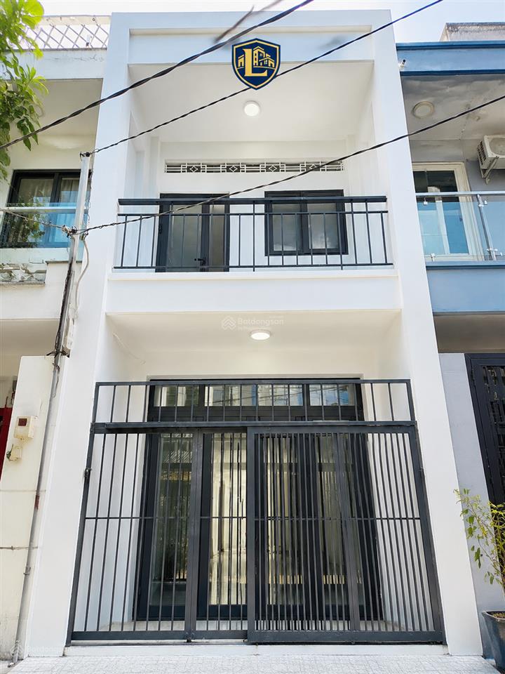 Chủ giảm mạnh chỉ còn 4 tỷ hơn tí hẻm xe hơi 6m 2 bước ra mặt tiền nhà mới ở ngay