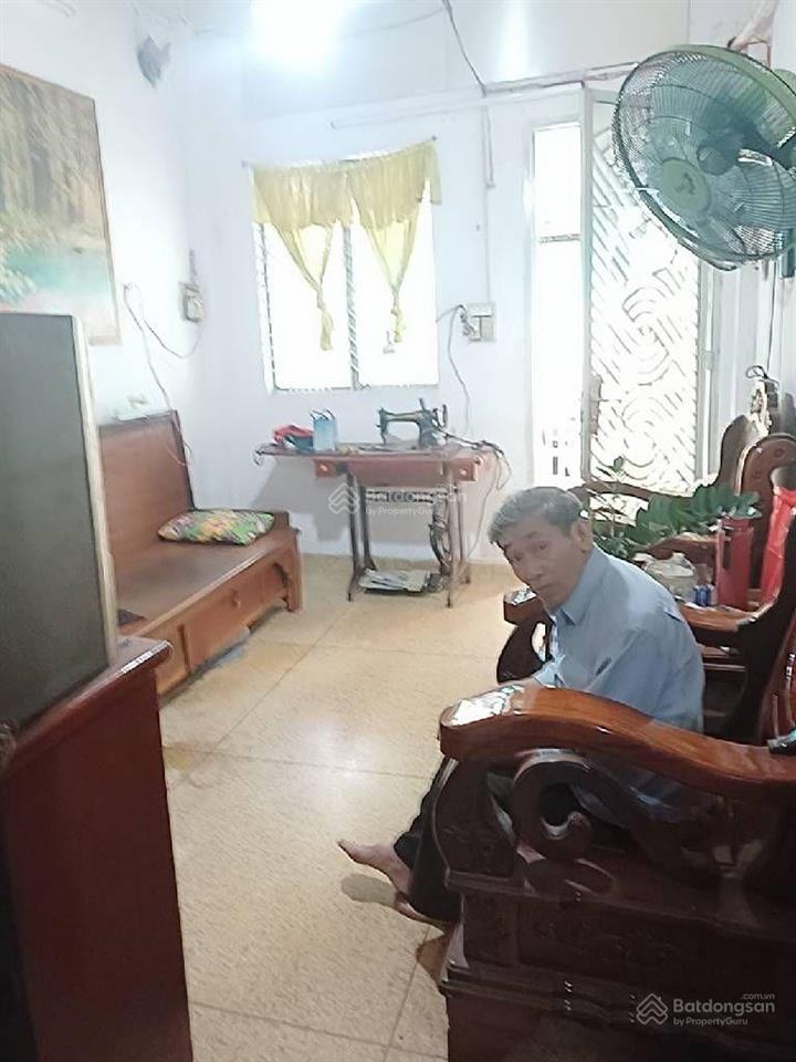 Quận 5  hẻm xe hơi hà tôn quyền sát vách quận 11  chủ lâu đời  nhà xây kiên cố chắc chắn  6 tỷ.
