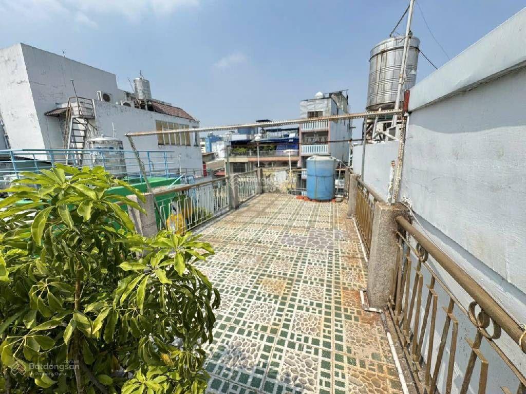 Quận 5  hẻm xe hơi hà tôn quyền sát vách quận 11  chủ lâu đời  nhà xây kiên cố chắc chắn  6 tỷ.