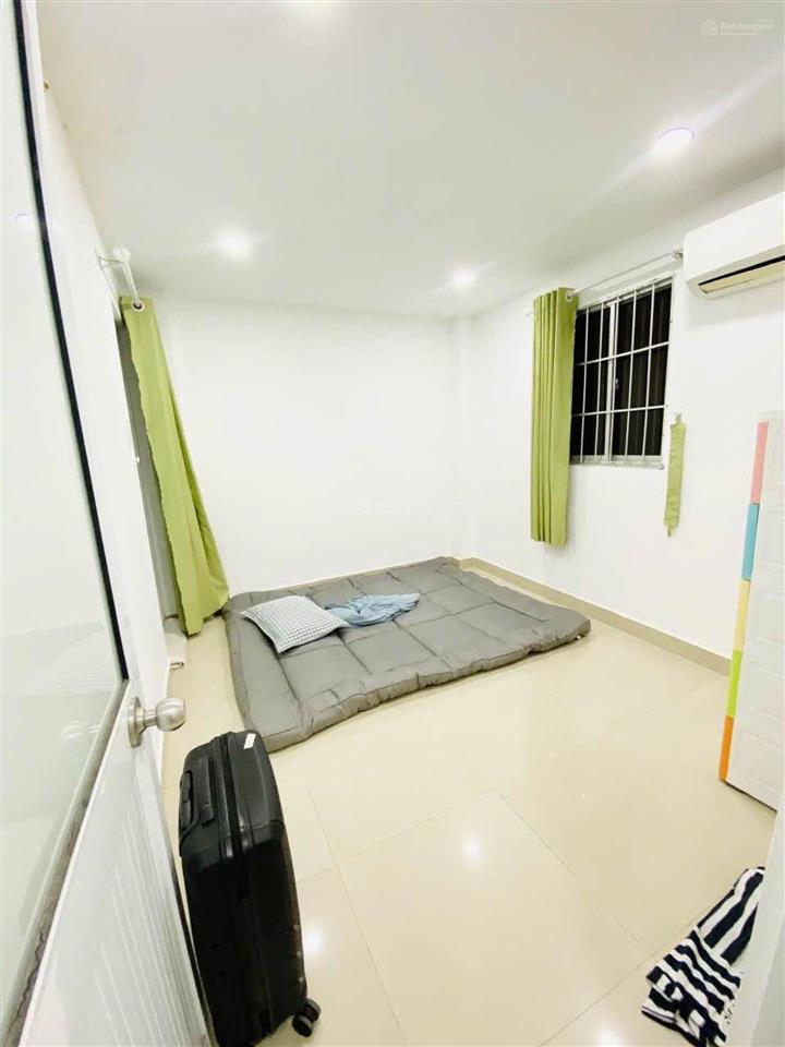 Chỉ 3,65 tỷhẻm xi măng sạch sẽ
ngang 3 dài 5m phú mỹngô tất tố, bình thạnh giáp quận 1