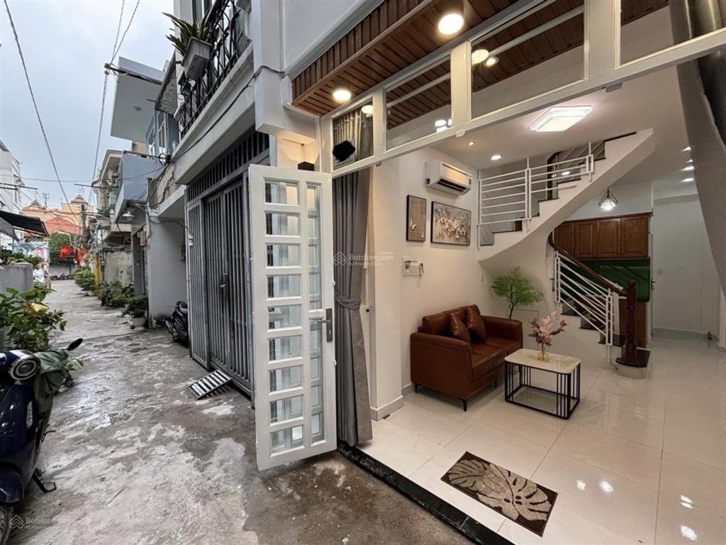 Nhỉnh 4tỷ cho hẻm xe hơi phan văn trị 2pn 2wc 2 tầng