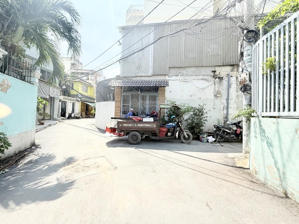 Bùi đình túy  10m ra hẻm xe tải thông thông ngô đức kế ~ 60m (4.6x13) 4 tầng 4 pn 4 wc