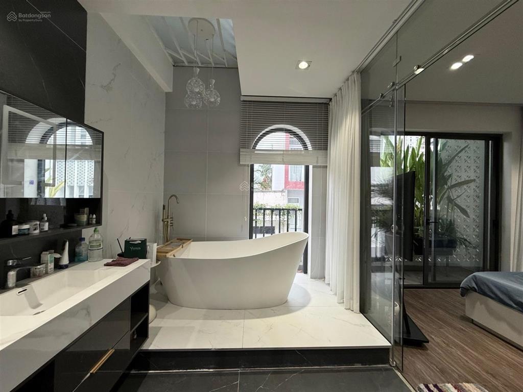 5,5x12m 62m2 lê văn duyệt  penthouses giáp quận 1  5 tầng 2pn master