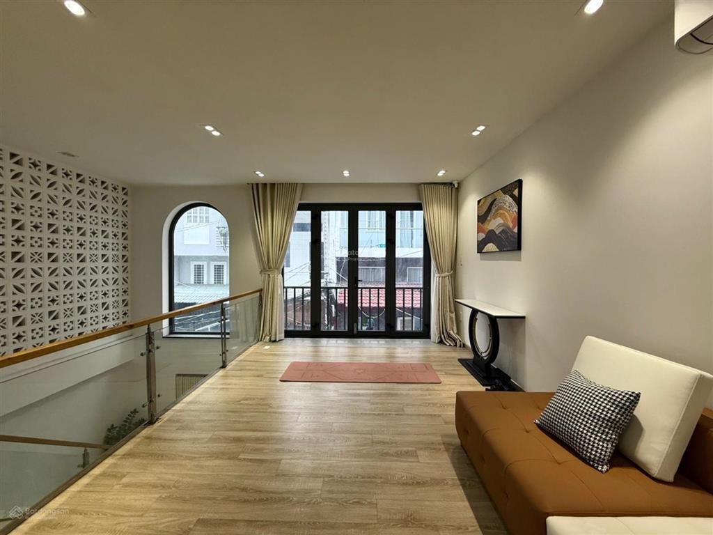 5,5x12m 62m2 lê văn duyệt  penthouses giáp quận 1  5 tầng 2pn master