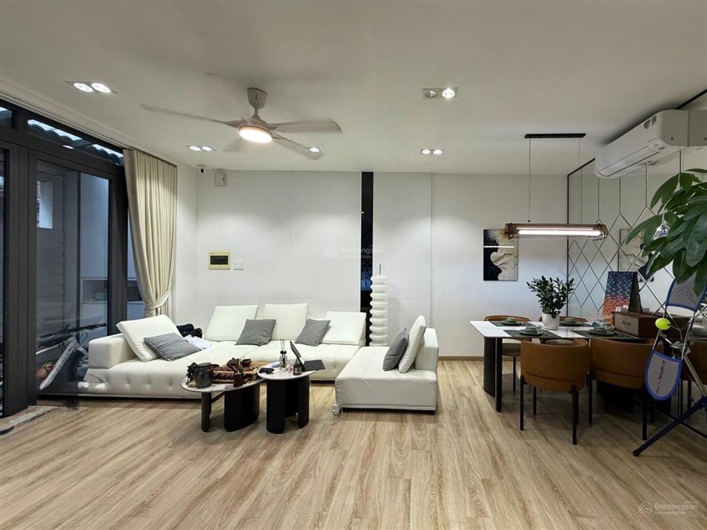 5,5x12m 62m2 lê văn duyệt  penthouses giáp quận 1  5 tầng 2pn master