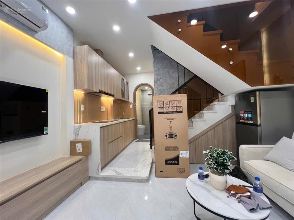 Trần nhật duật trần quang khải ngang 4,1 x dài 7,3m 2 tầng mới full nội thất nhà trung tâm quận