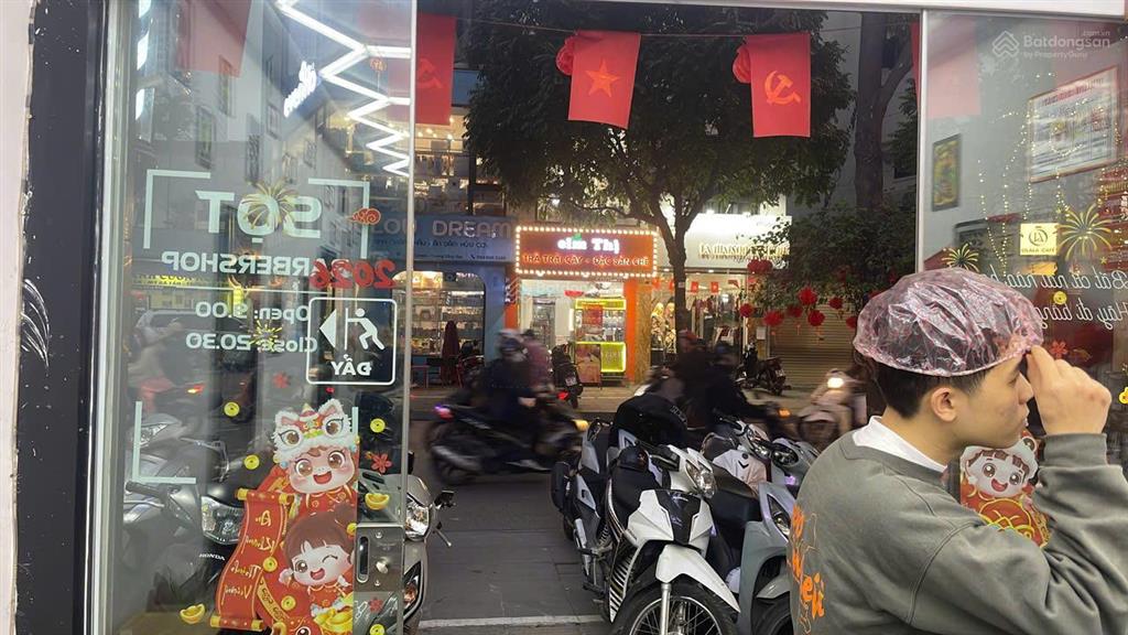 Chính chủ bán đất tặng nhà cho thuê tại 28 trương công giai  miễn môi giới, trung gian  giá 18 tỷ