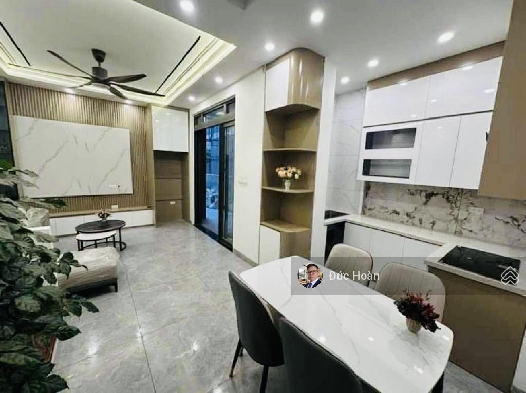 Bán nhà đẹp bồ đề long biên, gần cầu chương dương, 5 tầng dt 50m2  nhỉnh 11 tỷ