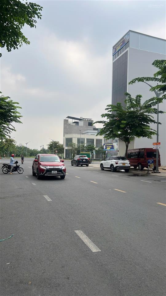 Bán nhà mặt phố tại phạm văn ngôn, 58 tỷ, 139 m2, đẹp, nhiều tiện ích( 2 nền liền kề 10*13.9)