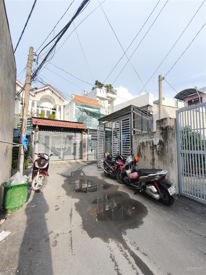 Nhà shr hẻm xe hơi thông ngay chợ hóc môn, bv hóc môn
