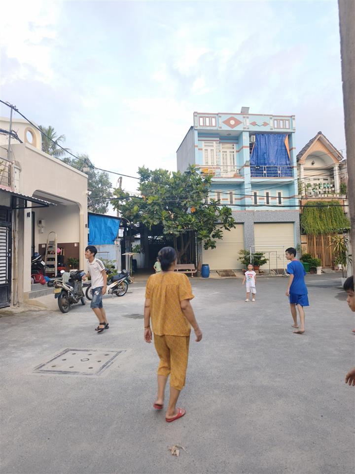 Lô đất ngang 6m ngay gần chợ hóc môn 1 sẹc ngắn trưng nữ vương nở hậu đẹp