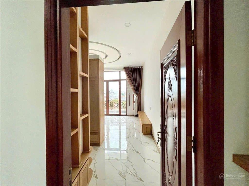 Cho thuê nhà 628 trệt 3 lầu 1/ trần văn mười gần chợ đại hải