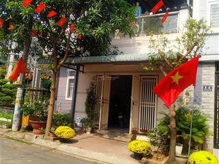 Nhà riêng , xây kiên cố tường 20